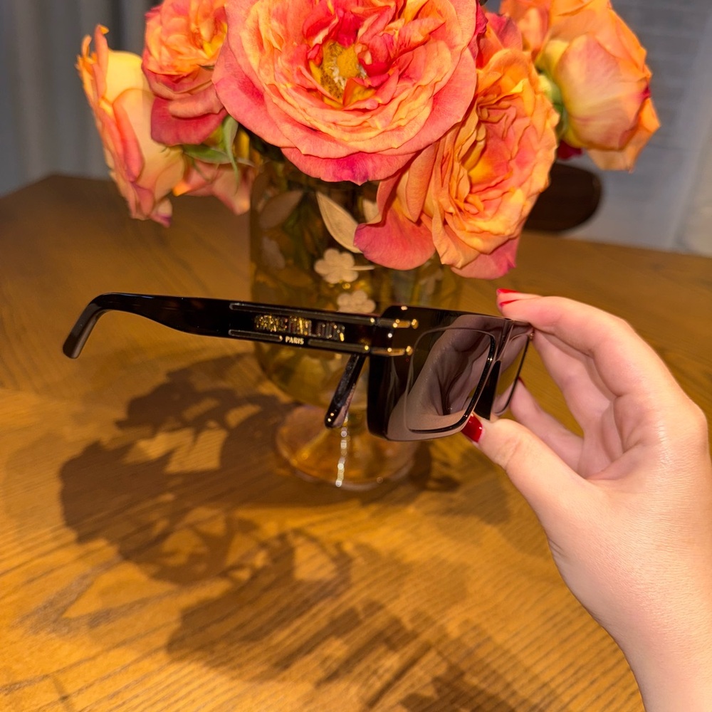 Chic Tortoiseshell Sunglasses